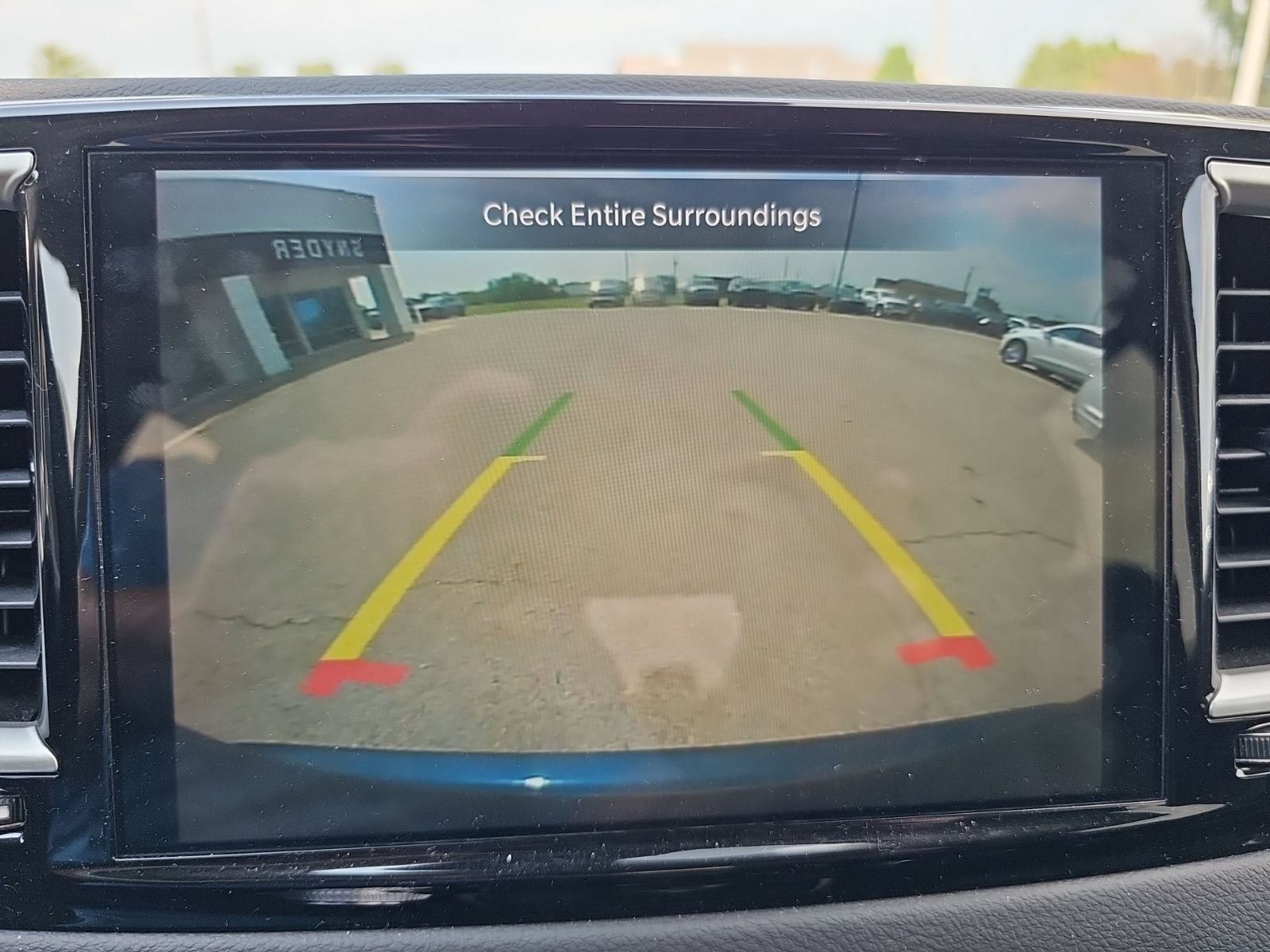 Used 2023 Chrysler Pacifica Touring-L FWD image 11