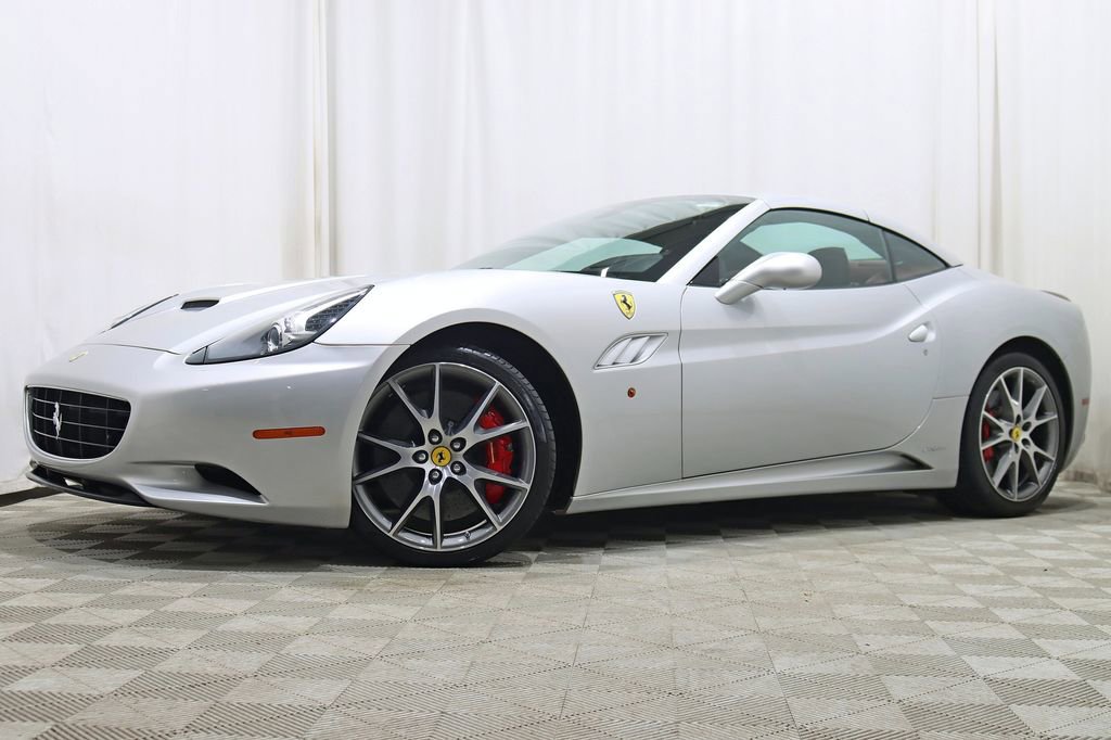 Used 2010 Ferrari California RWD image 3