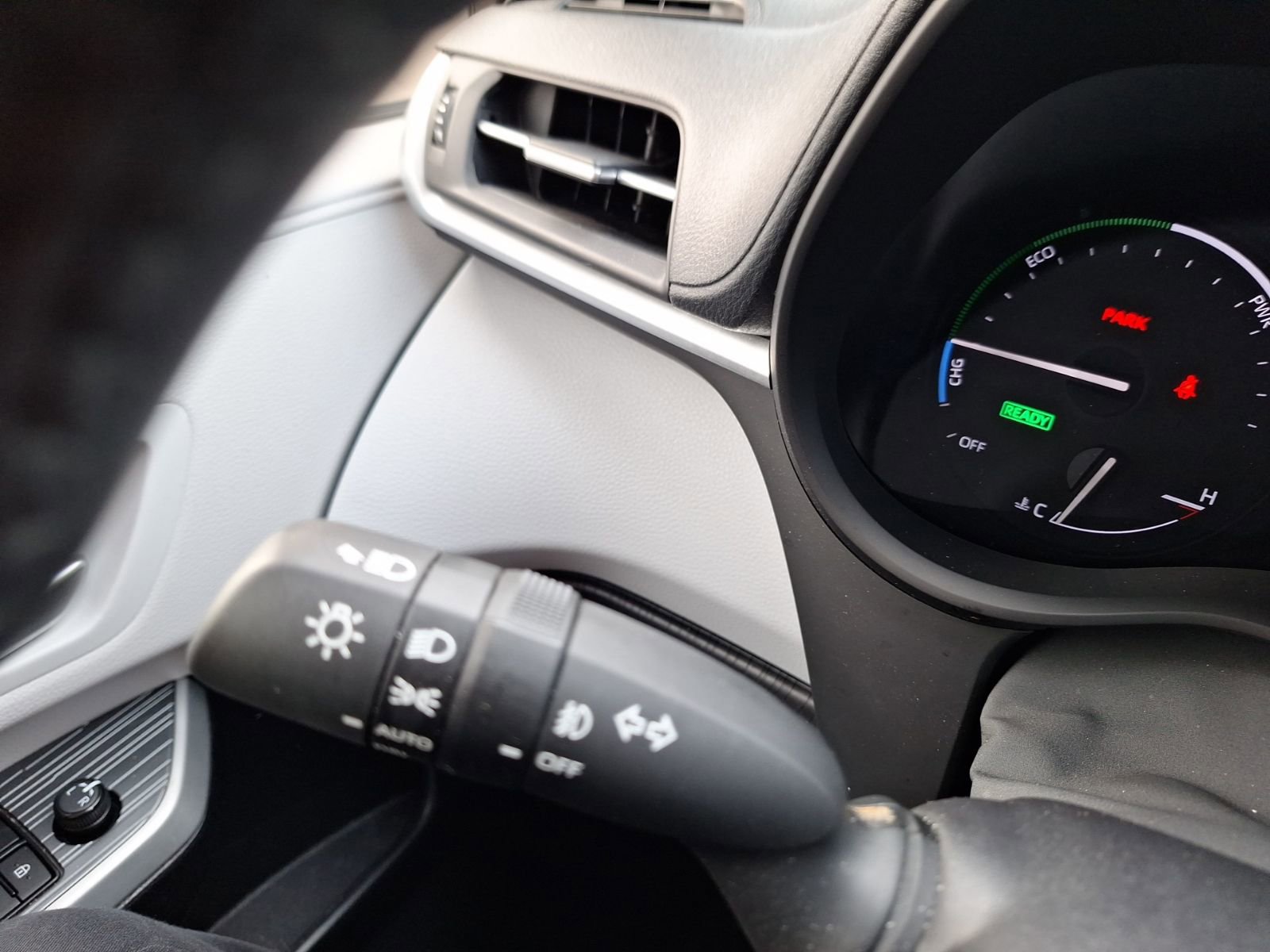 Used 2025 Toyota Sienna XLE image 23