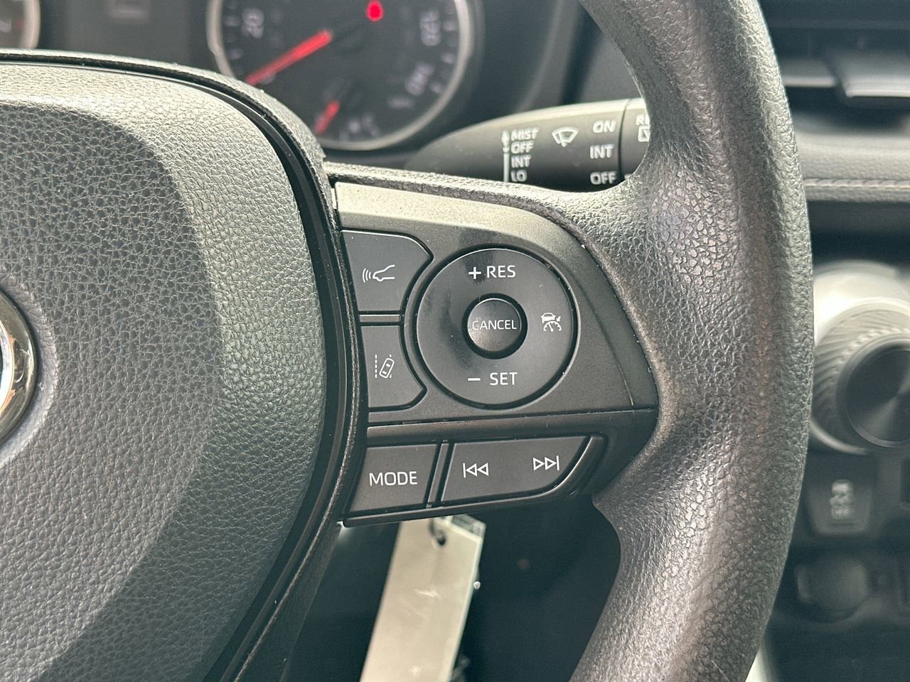 Used 2022 Toyota RAV4 LE image 24