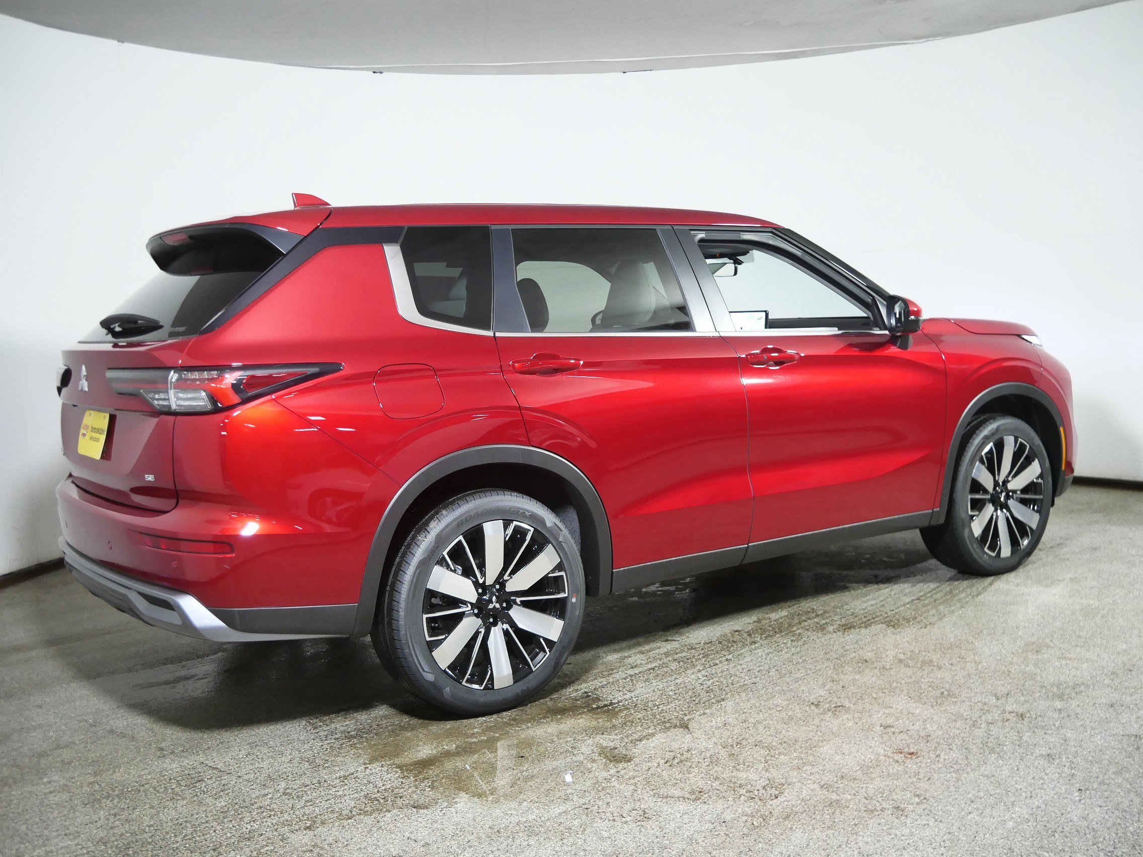 New 2025 Mitsubishi Outlander SE video 2