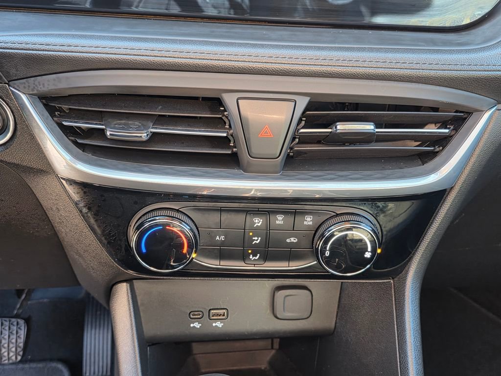 Used 2024 Buick Encore GX Sport Touring image 23