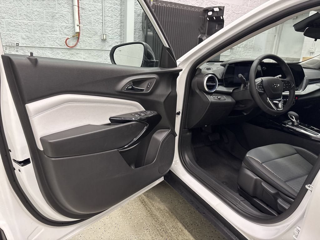 New 2026 Chevrolet Trax LT w/ Driver Confidence Package FWD image 13