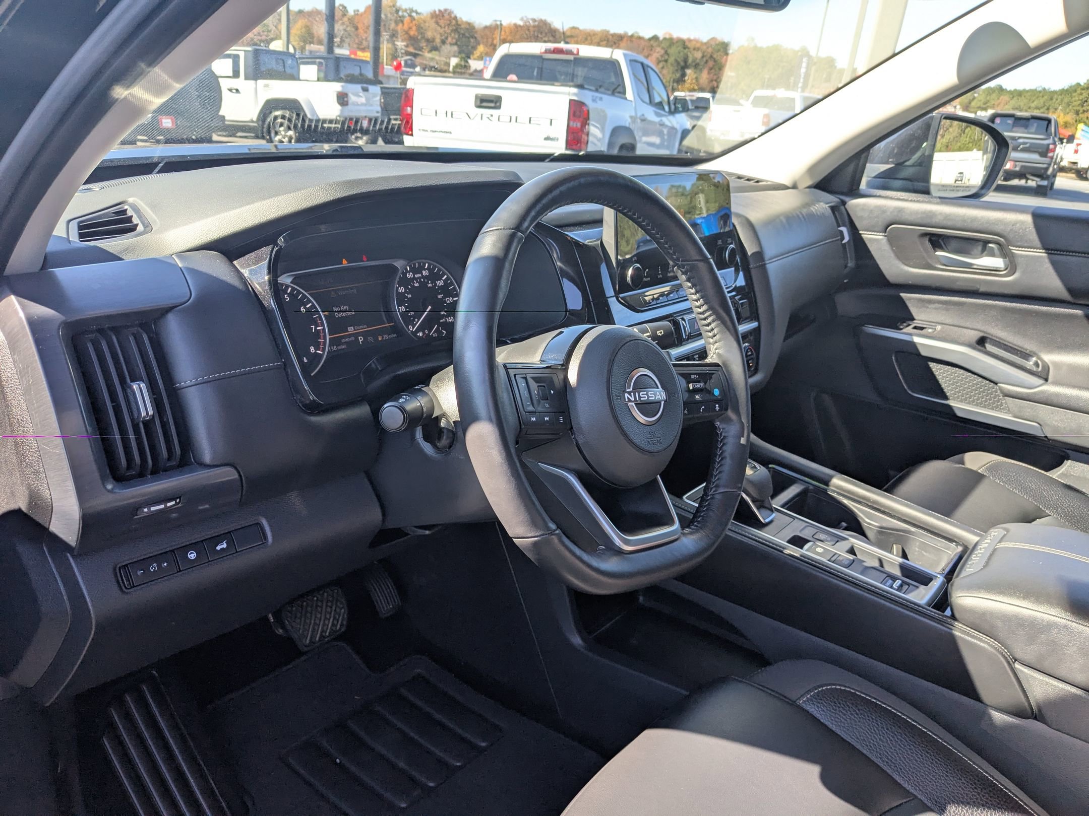 Used 2025 Nissan Pathfinder SL image 13