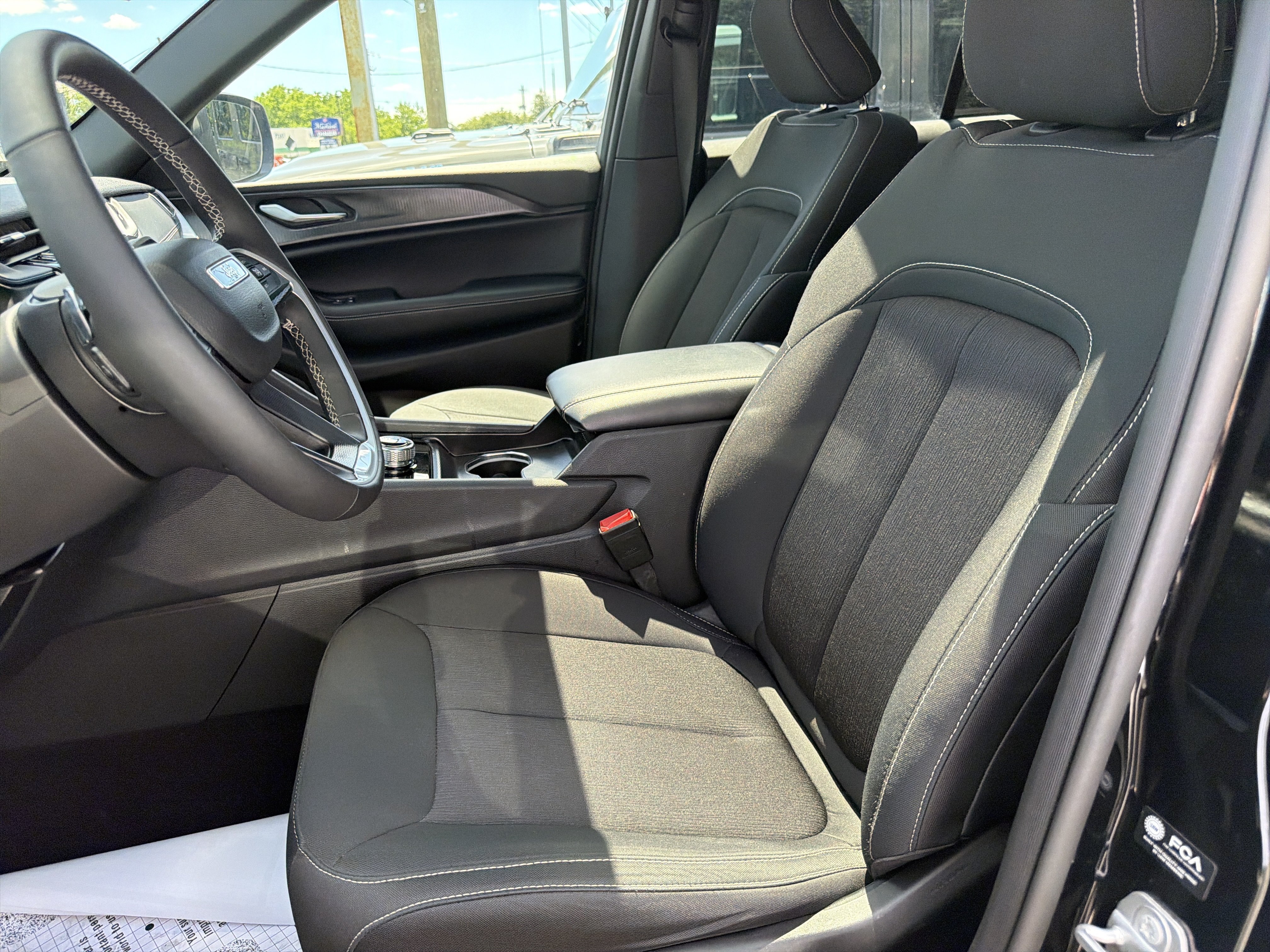Certified 2025 Jeep Grand Cherokee Laredo X w/ Luxury Tech Group I AWD/4WD image 15