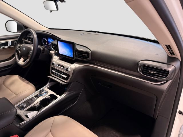 Used 2022 Ford Explorer XLT w/ Equipment Group 202A image 26