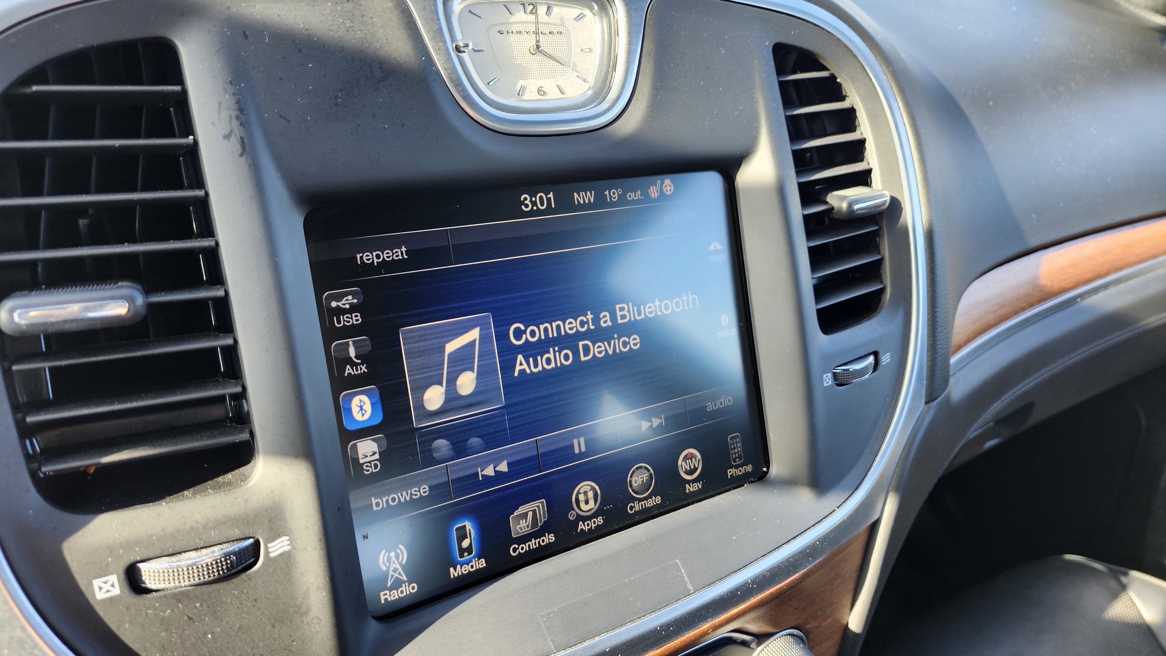 Used 2016 Chrysler 300 C Platinum image 29