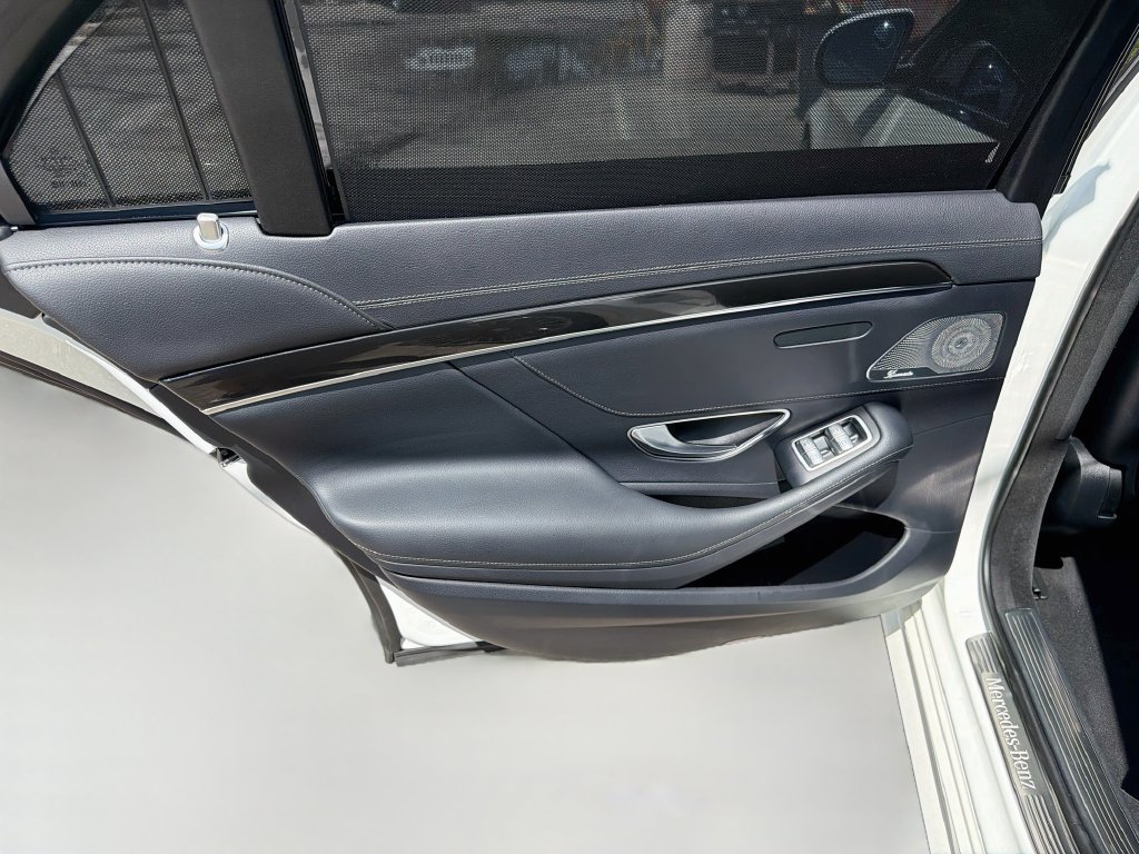 Used 2019 Mercedes-Benz S 450 Sedan image 28