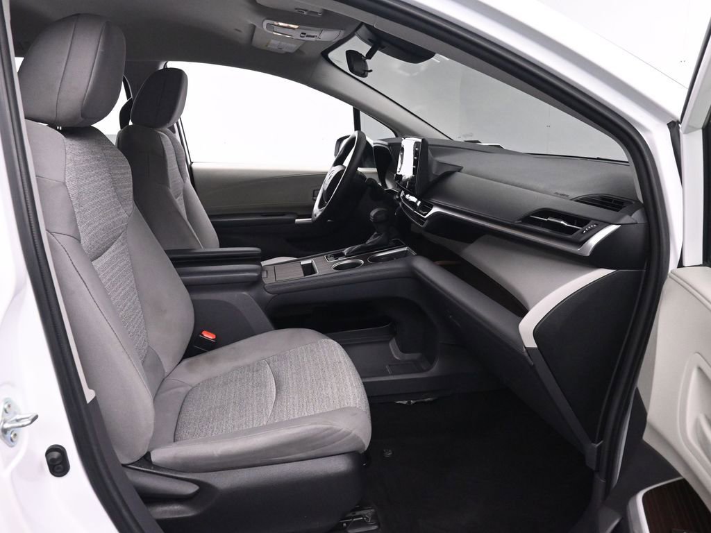 Used 2022 Toyota Sienna LE image 22