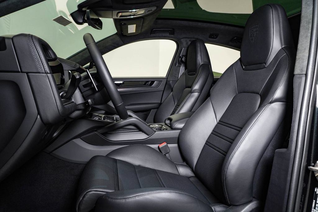 New 2026 Porsche Cayenne GTS AWD/4WD image 5
