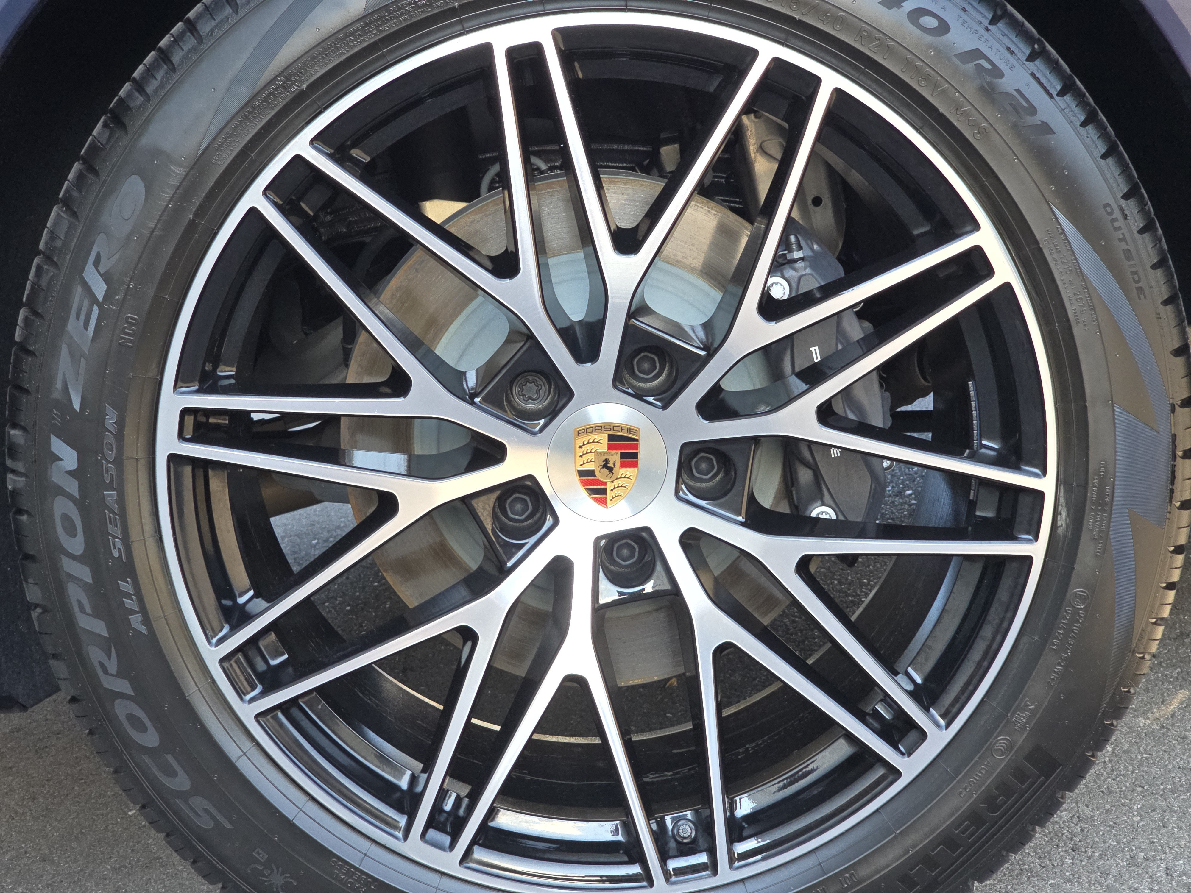 Certified 2026 Porsche Cayenne AWD/4WD image 19