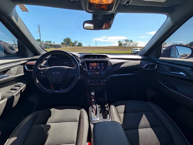 Used 2023 Chevrolet TrailBlazer RS w/ Convenience Package FWD image 12