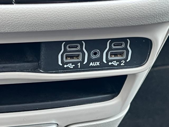 Used 2023 Chrysler Pacifica Touring-L FWD image 30