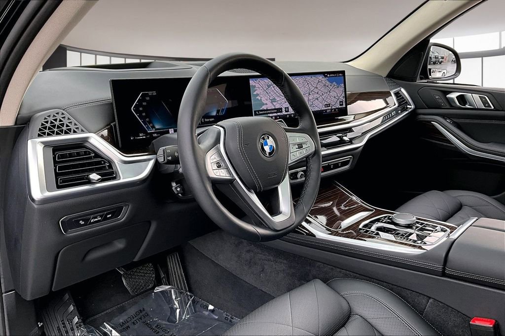 Used 2024 BMW X7 xDrive40i w/ Parking Assistance Package image 15