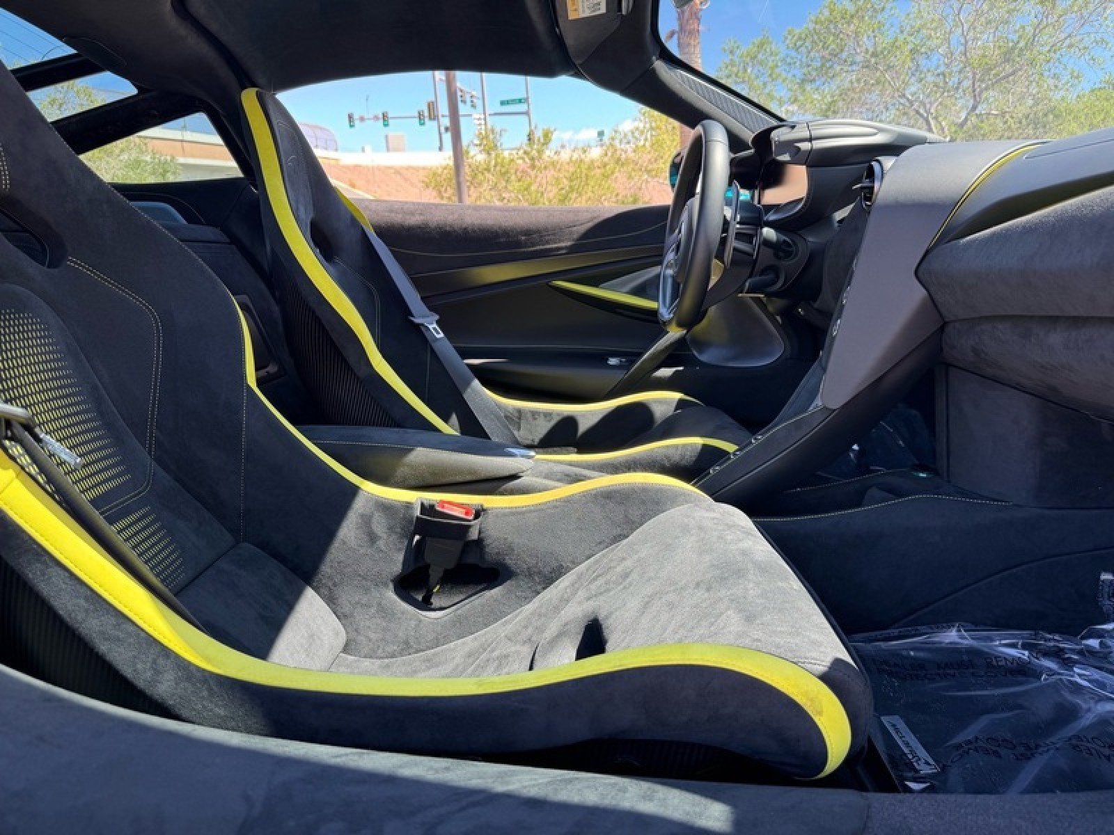 Used 2024 McLaren 750S RWD image 23