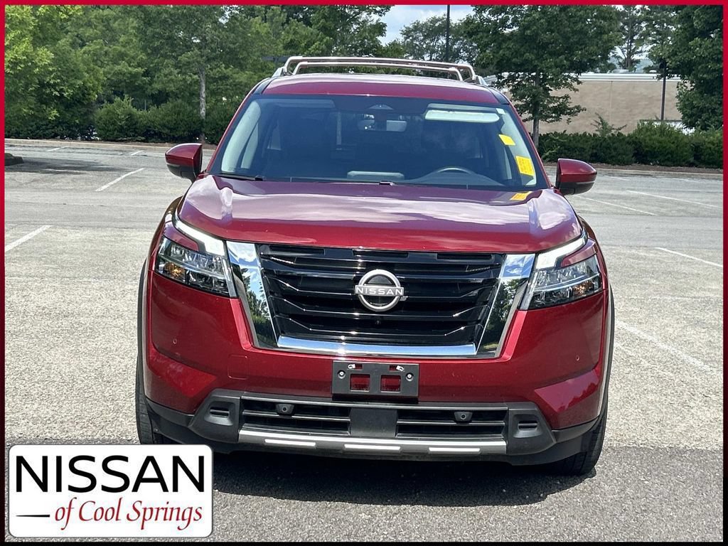 Used 2023 Nissan Pathfinder SL AWD/4WD image 2