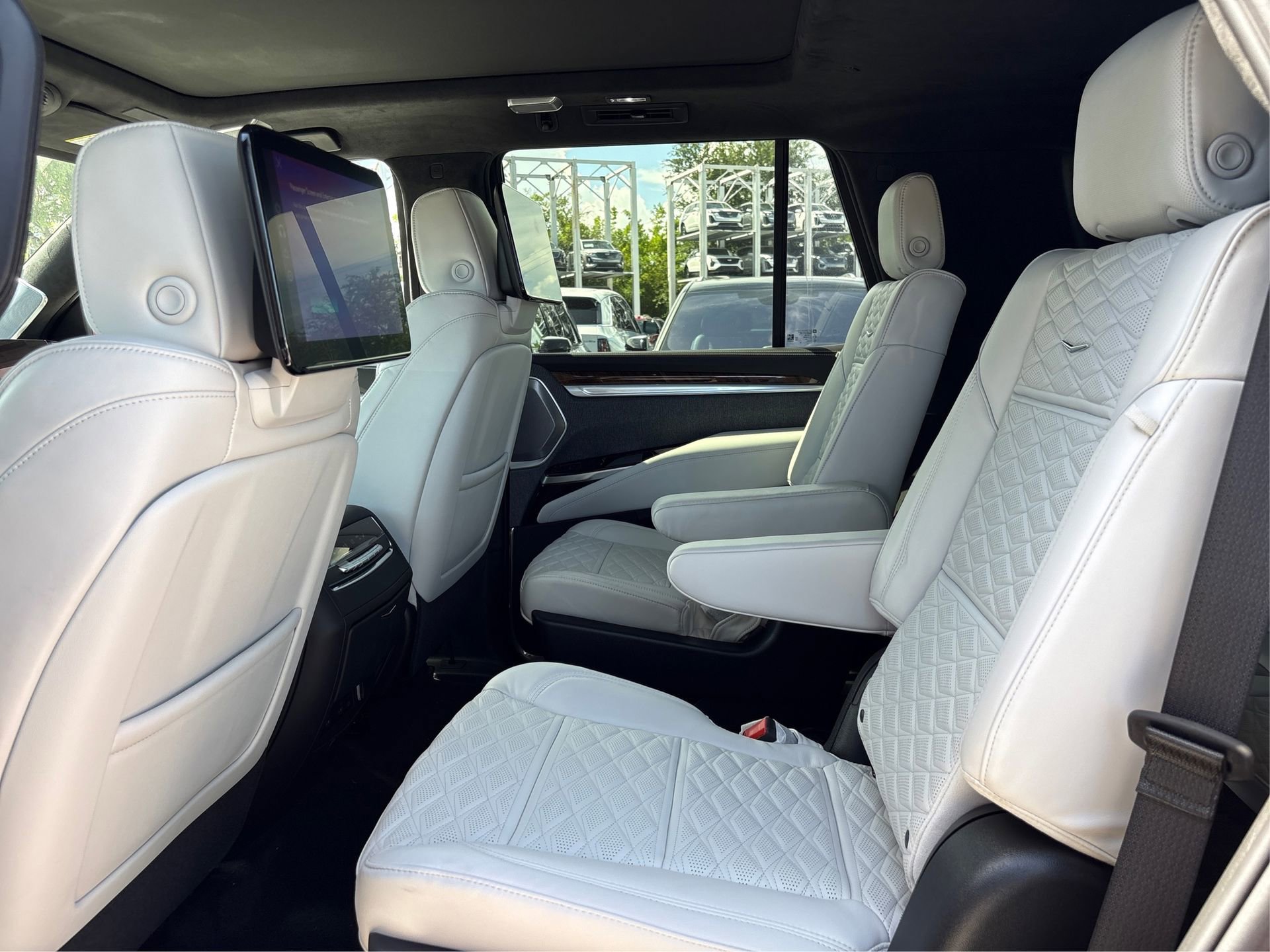 Used 2025 Cadillac Escalade Sport Platinum w/ LPO, ONYX Package image 10