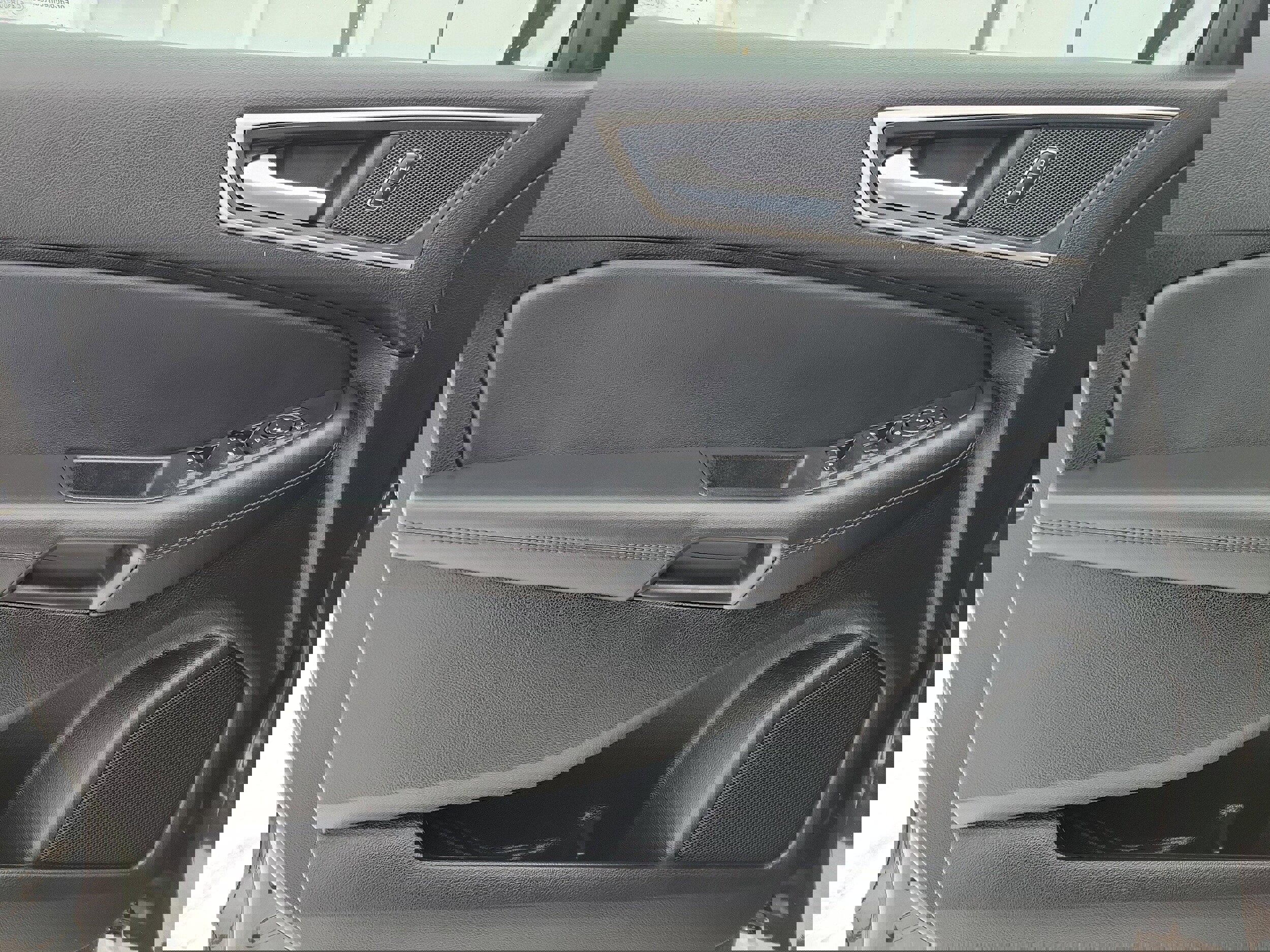 Used 2024 Ford Edge SEL w/ Convenience Package image 17