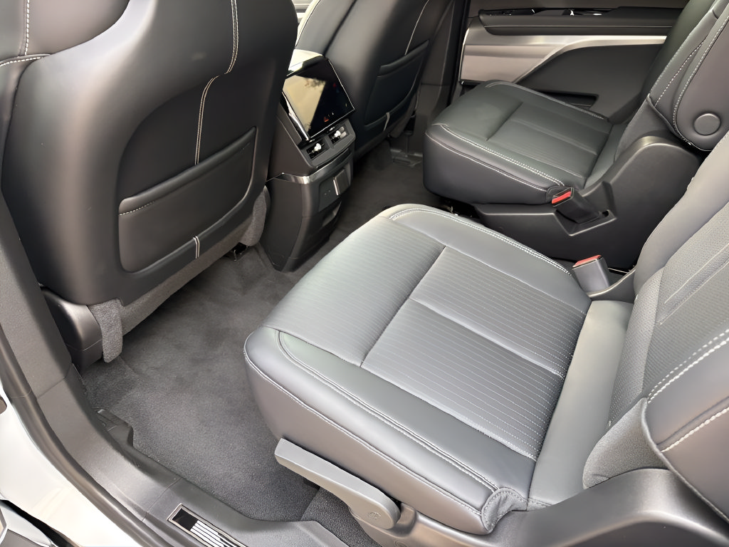 New 2027 Cadillac Vistiq Sport AWD/4WD image 33