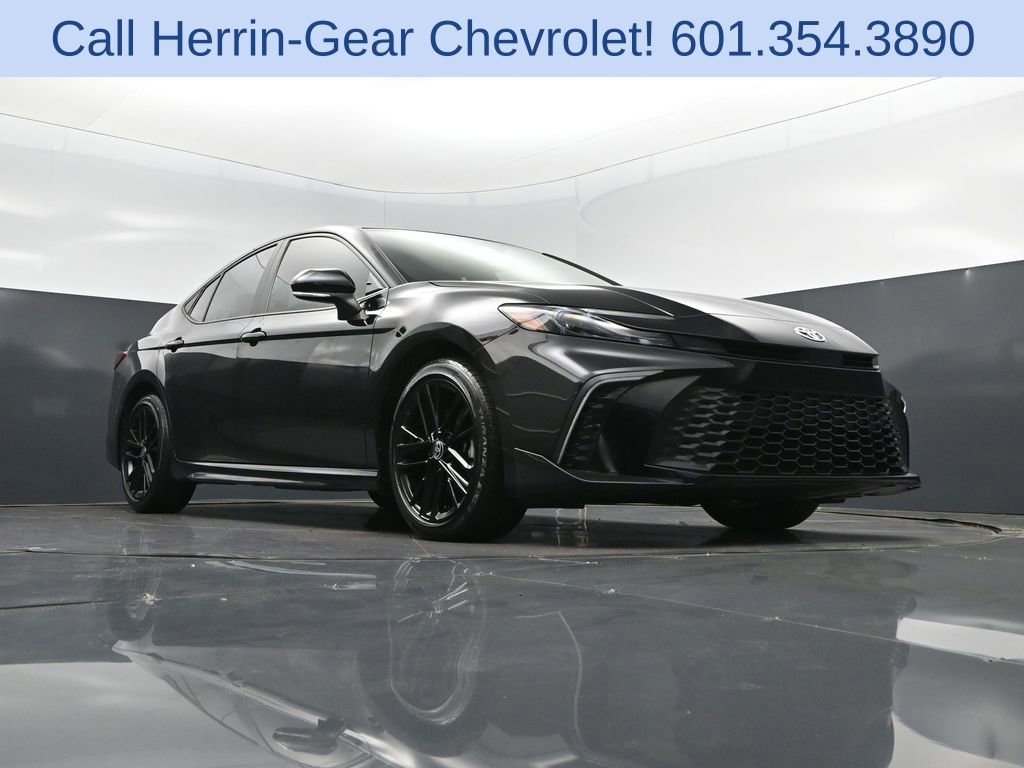 Used 2025 Toyota Camry SE image 45