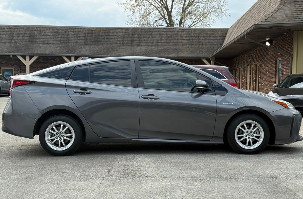 Used 2019 Toyota Prius LE image 7