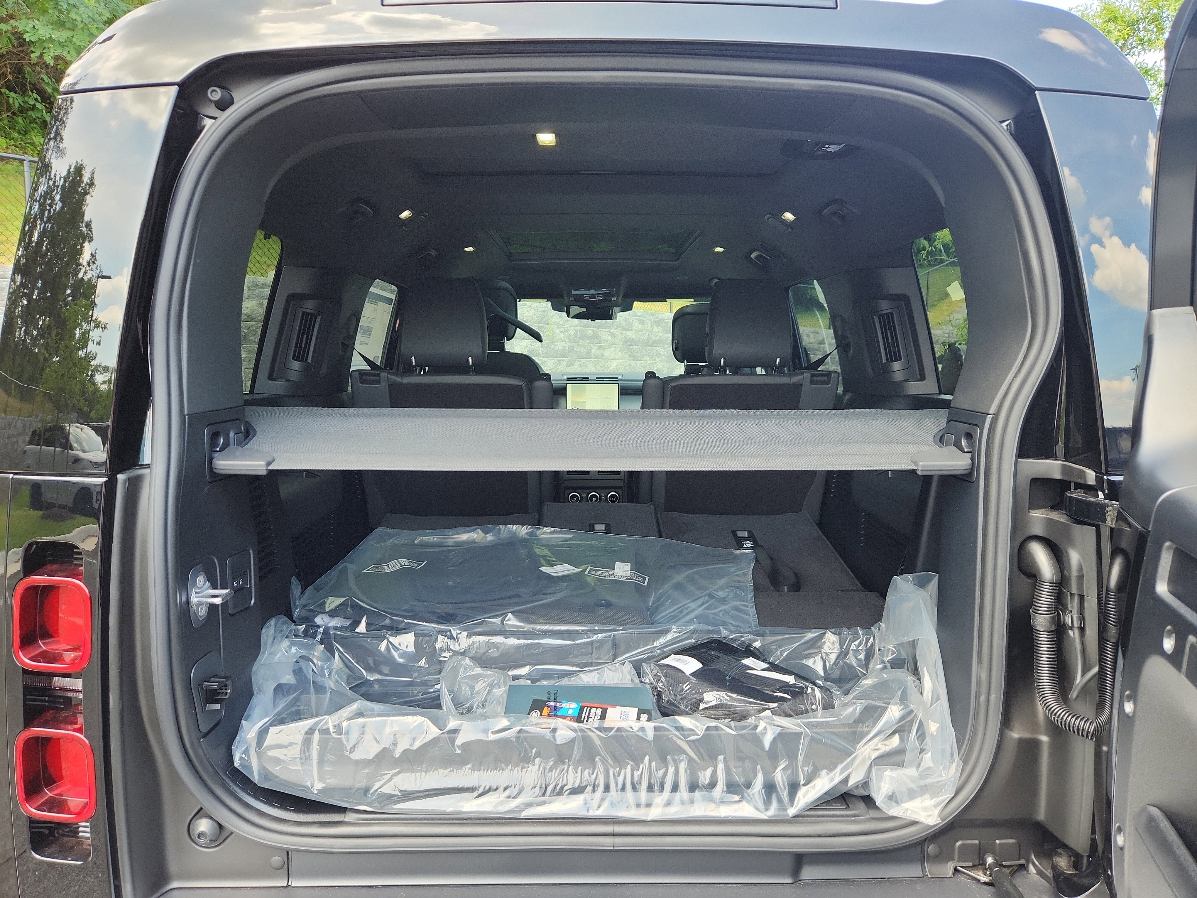 Used 2025 Land Rover Defender 130 S image 13