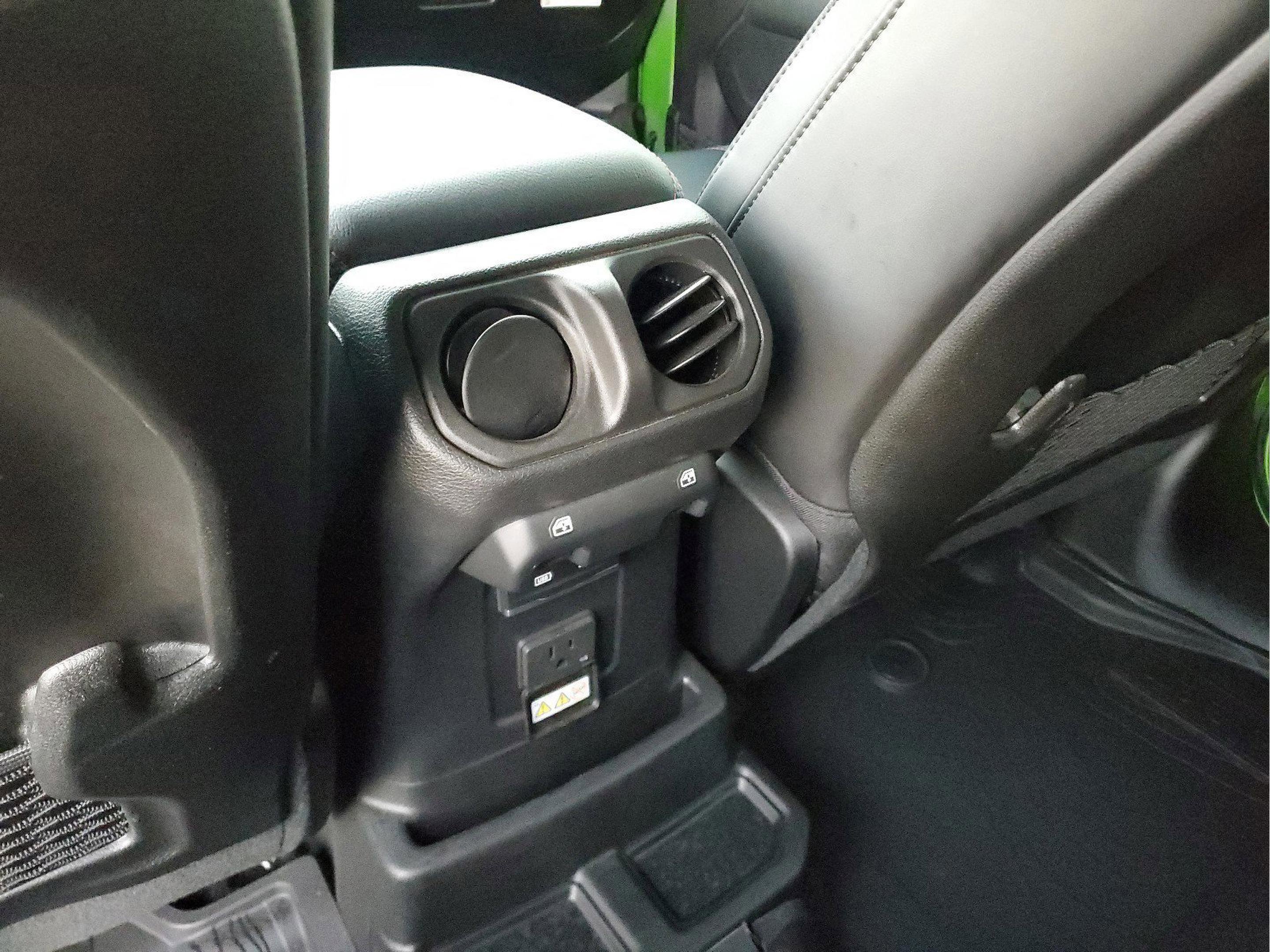 Certified 2025 Jeep Wrangler Unlimited Rubicon image 15