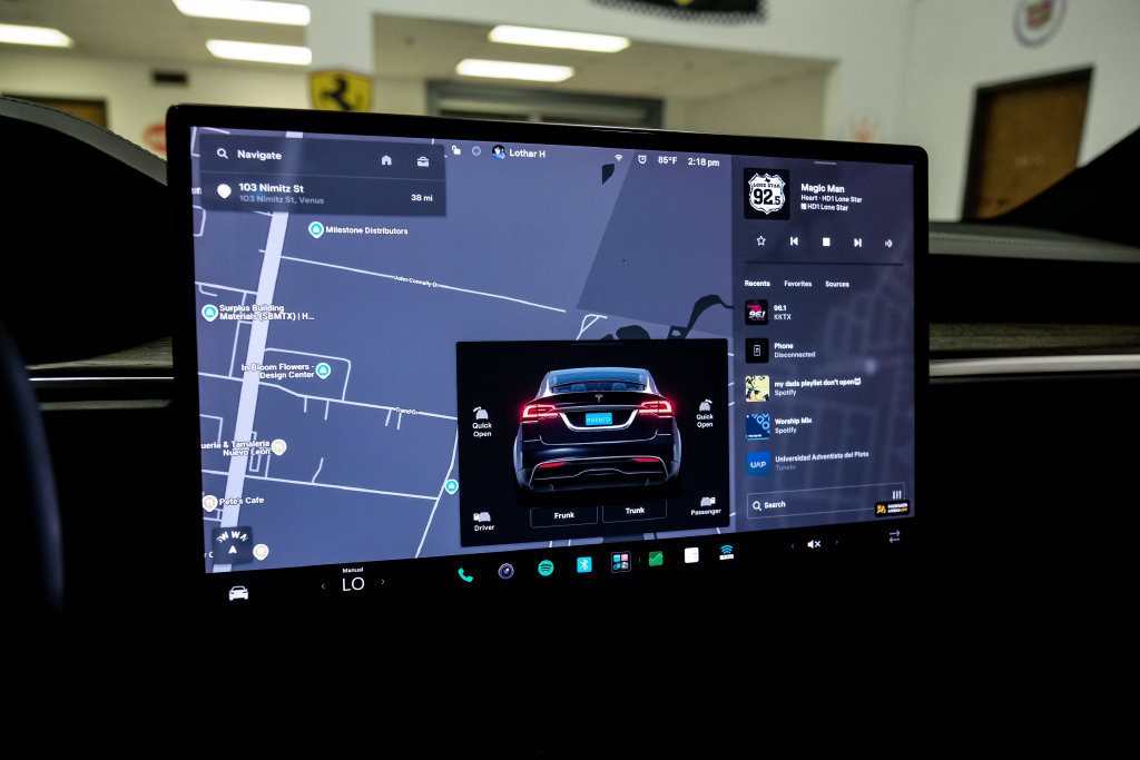 Used 2022 Tesla Model X AWD/4WD image 29