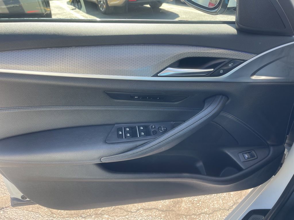 Used 2019 BMW 530i xDrive w/ M Sport Package image 9