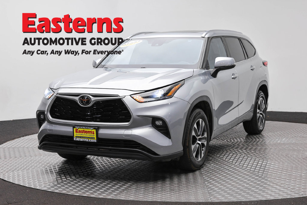 Used 2021 Toyota Highlander XLE FWD image 1