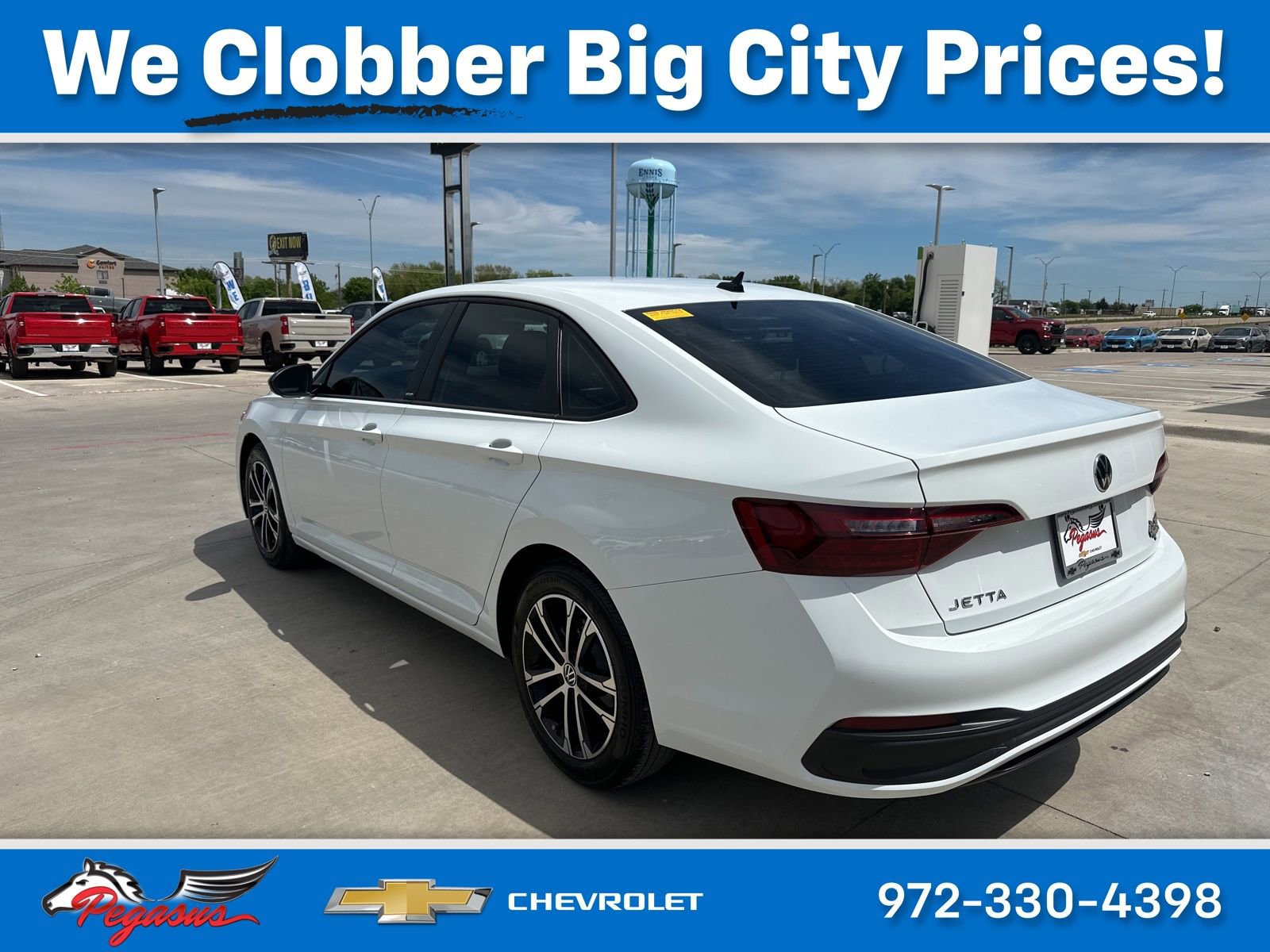 Used 2023 Volkswagen Jetta Sport image 4