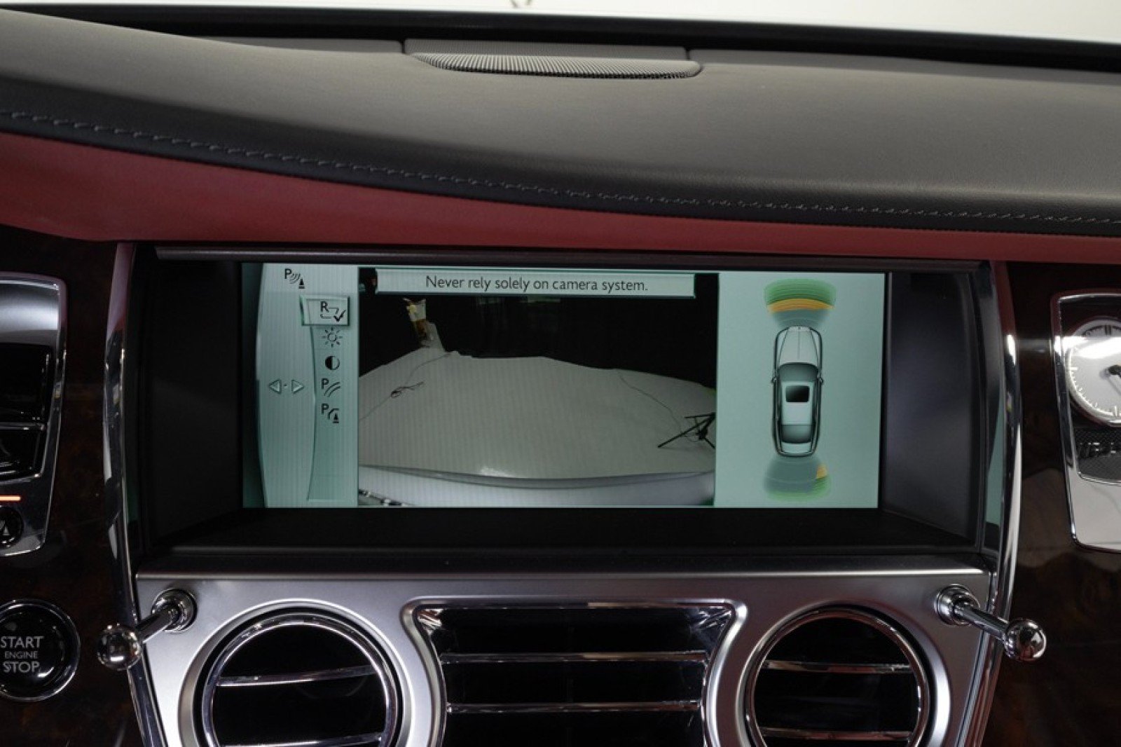 Used 2016 Rolls-Royce Wraith RWD image 30