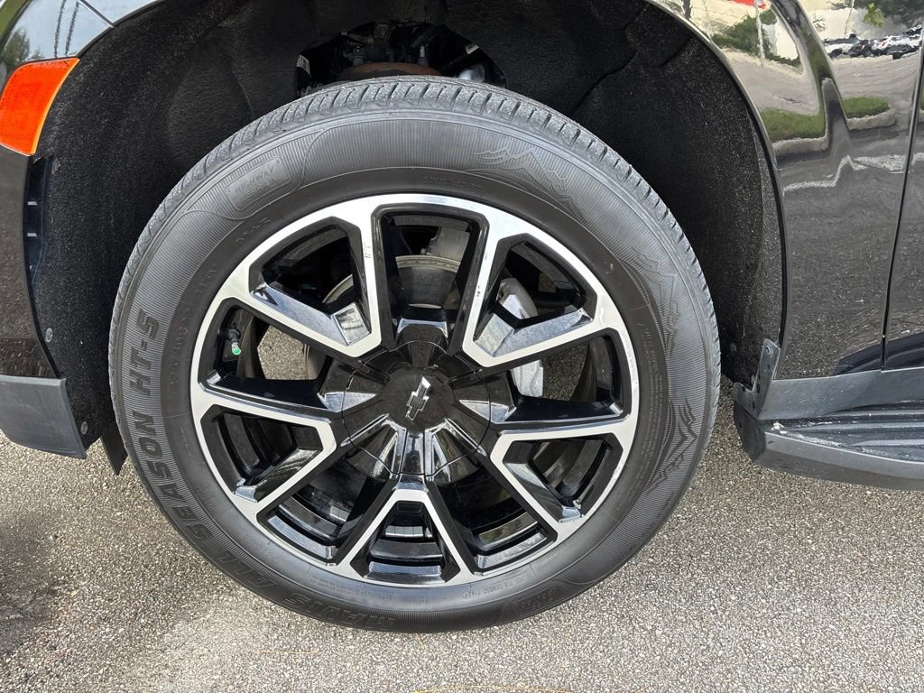 Used 2021 Chevrolet Suburban RST w/ Luxury Package RWD image 9