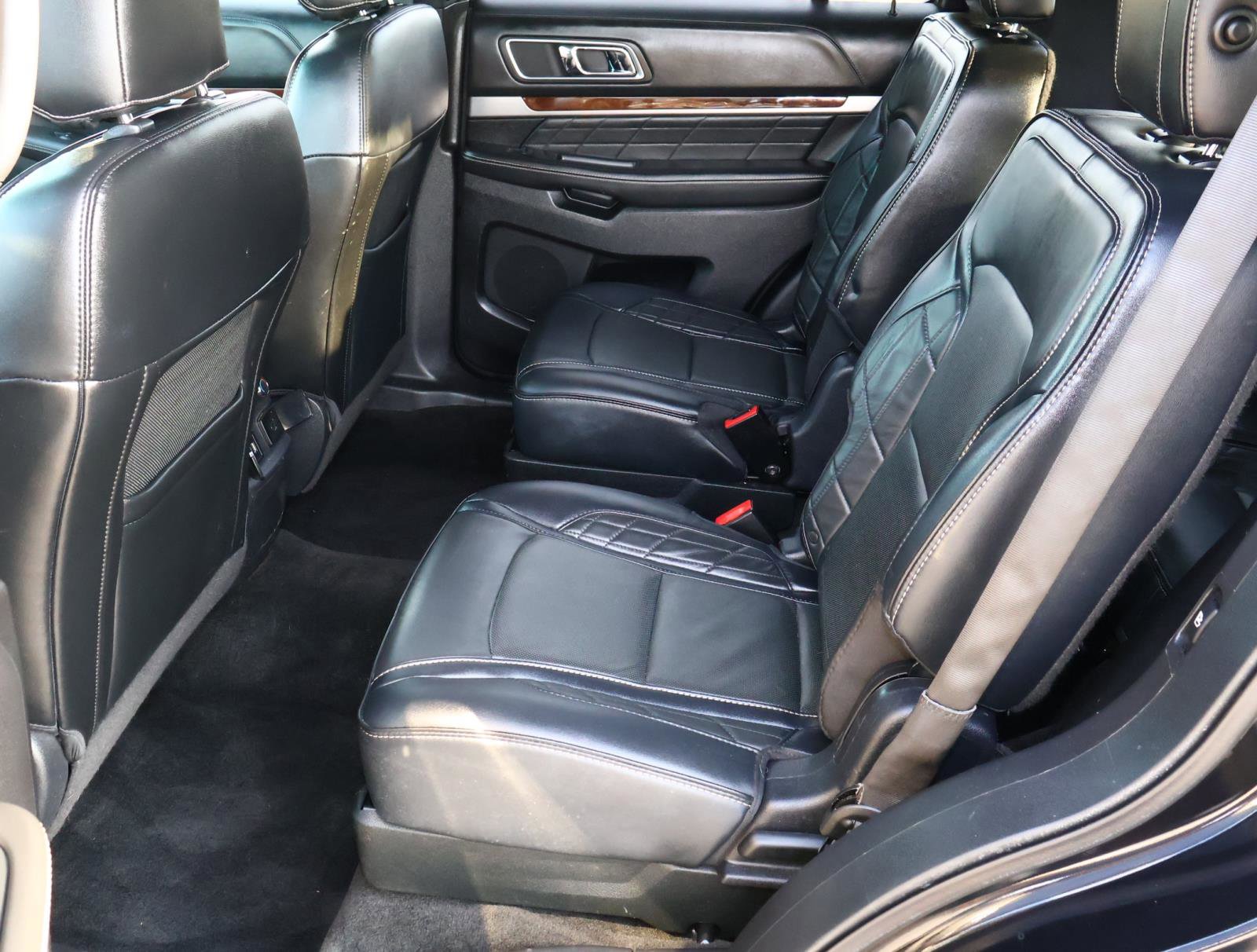 Used 2016 Ford Explorer Platinum image 18