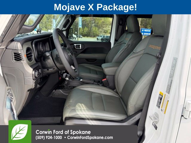 Used 2025 Jeep Gladiator Mojave AWD/4WD image 2