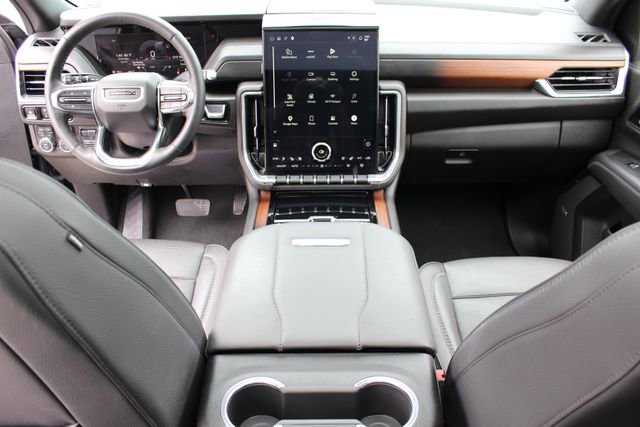 Used 2025 GMC Yukon Denali w/ Sun & Power Step Package image 12