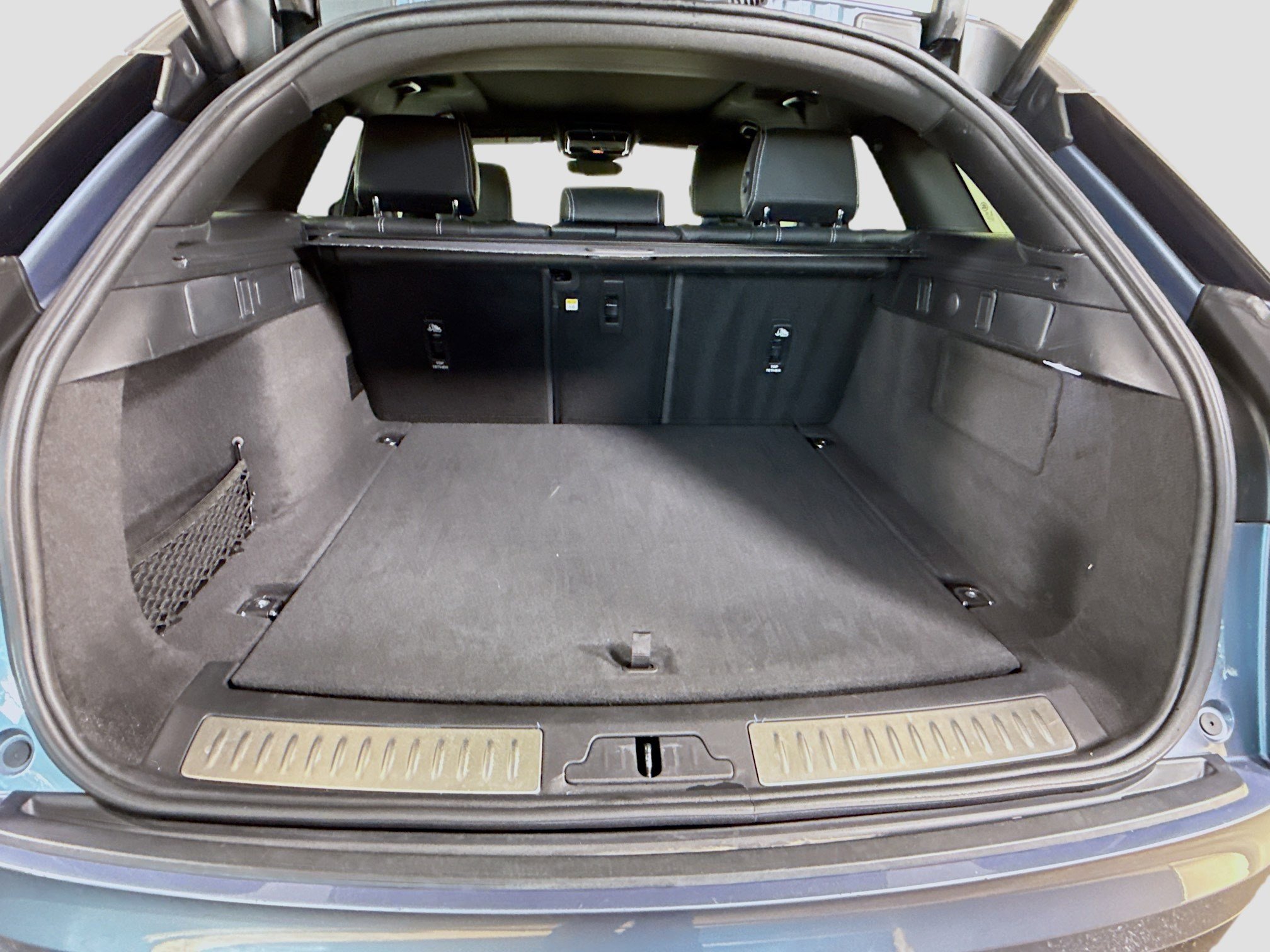 Used 2023 Land Rover Range Rover Velar R-Dynamic S image 35