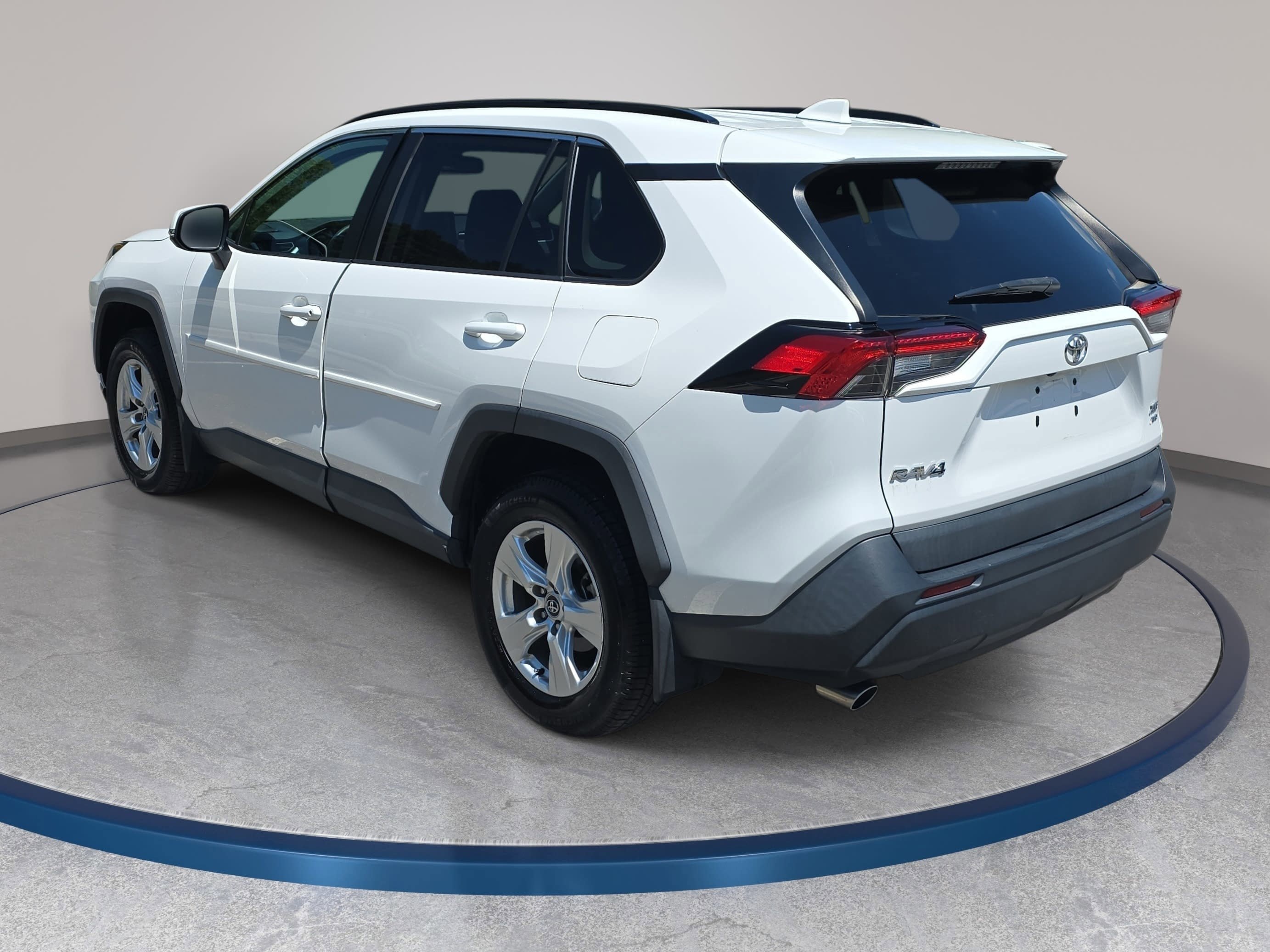 Used 2020 Toyota RAV4 XLE w/ Convenience Package AWD/4WD image 7