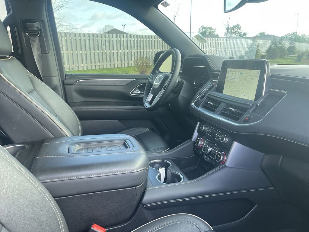 Used 2024 GMC Yukon SLT w/ SLT Luxury Package image 32