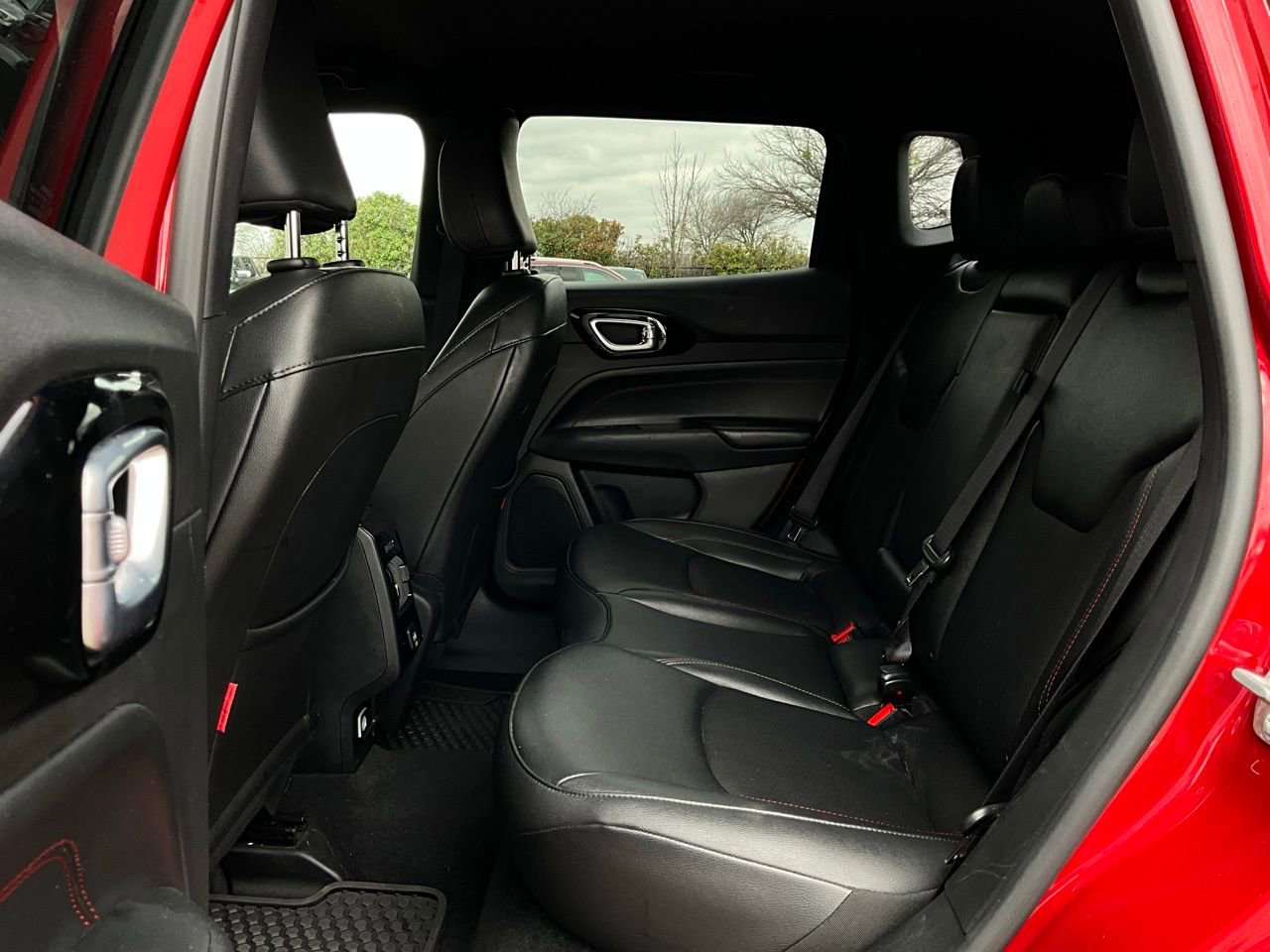 Used 2025 Jeep Compass Trailhawk image 11