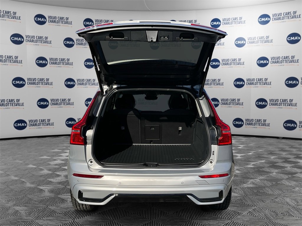Used 2024 Volvo XC60 B5 Core image 11
