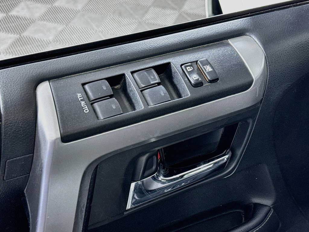 Used 2020 Toyota 4Runner SR5 AWD/4WD image 17