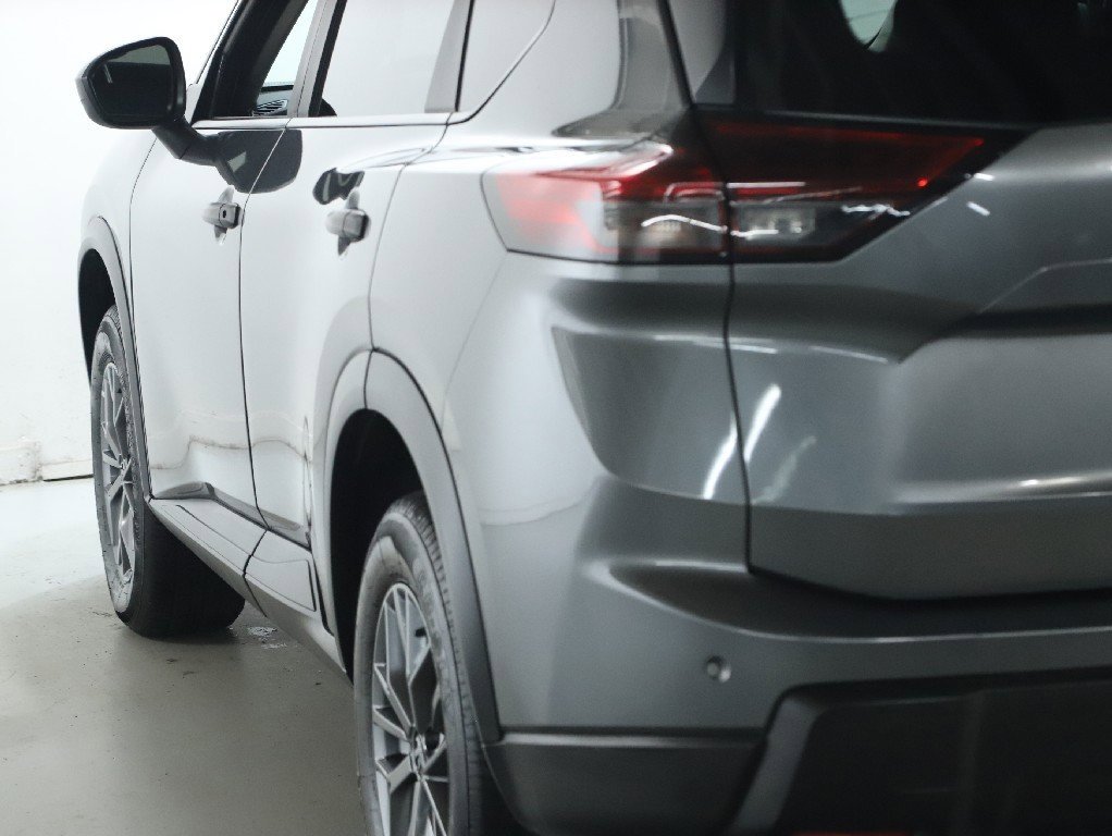 Used 2024 Nissan Rogue S image 42