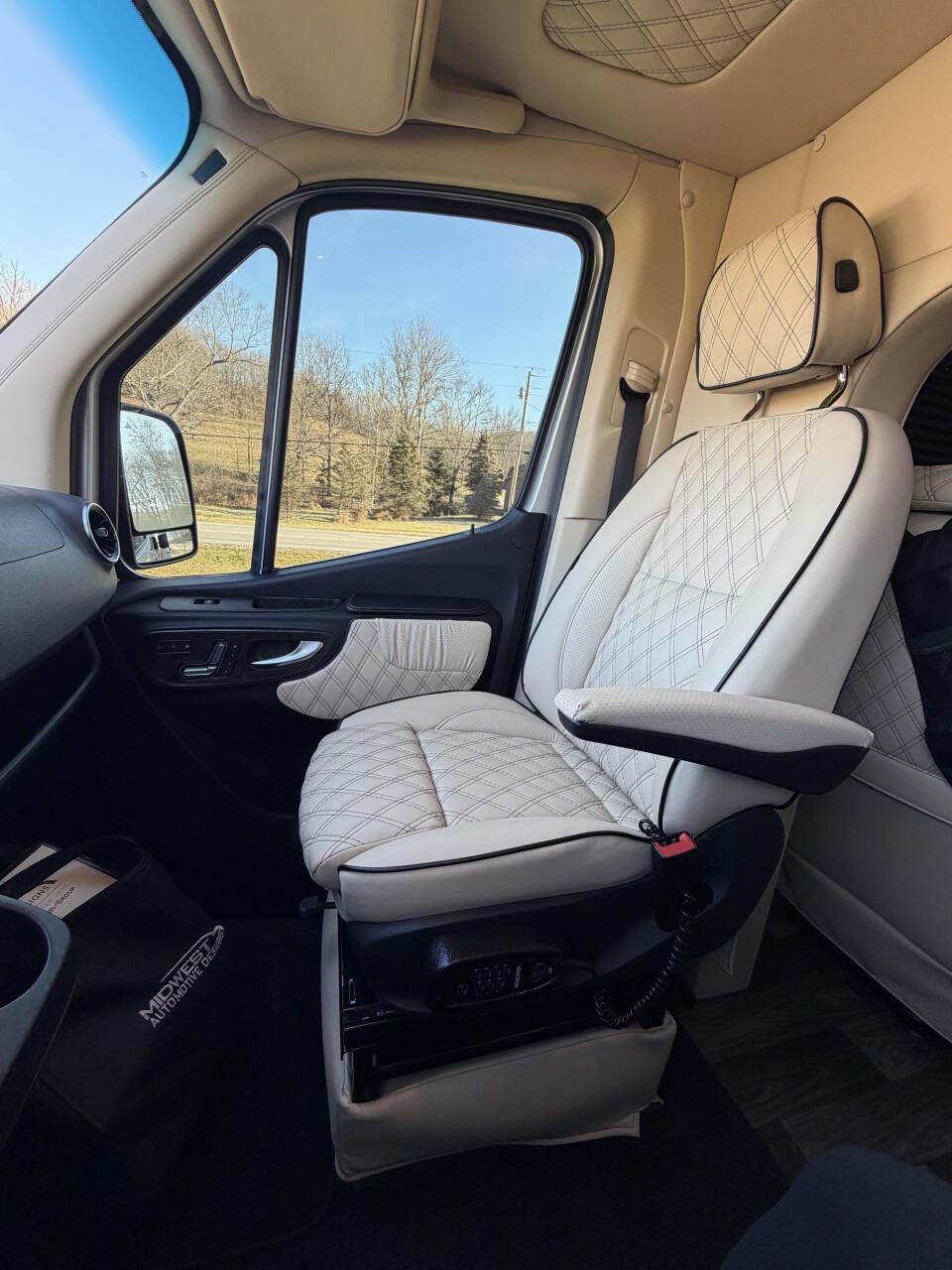 Used 2019 Mercedes-Benz Sprinter 170 image 36