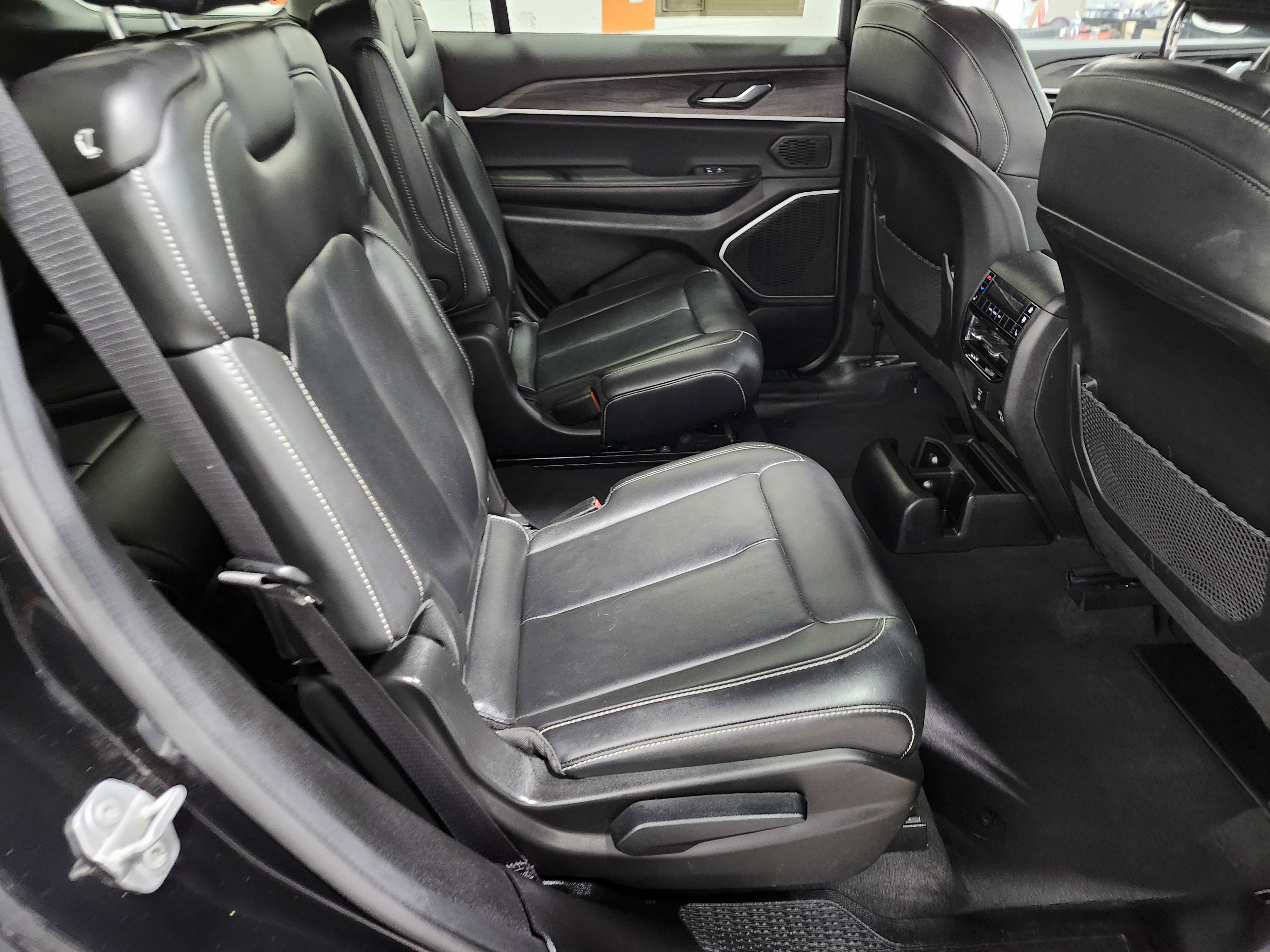 Used 2022 Jeep Grand Cherokee L Limited image 14