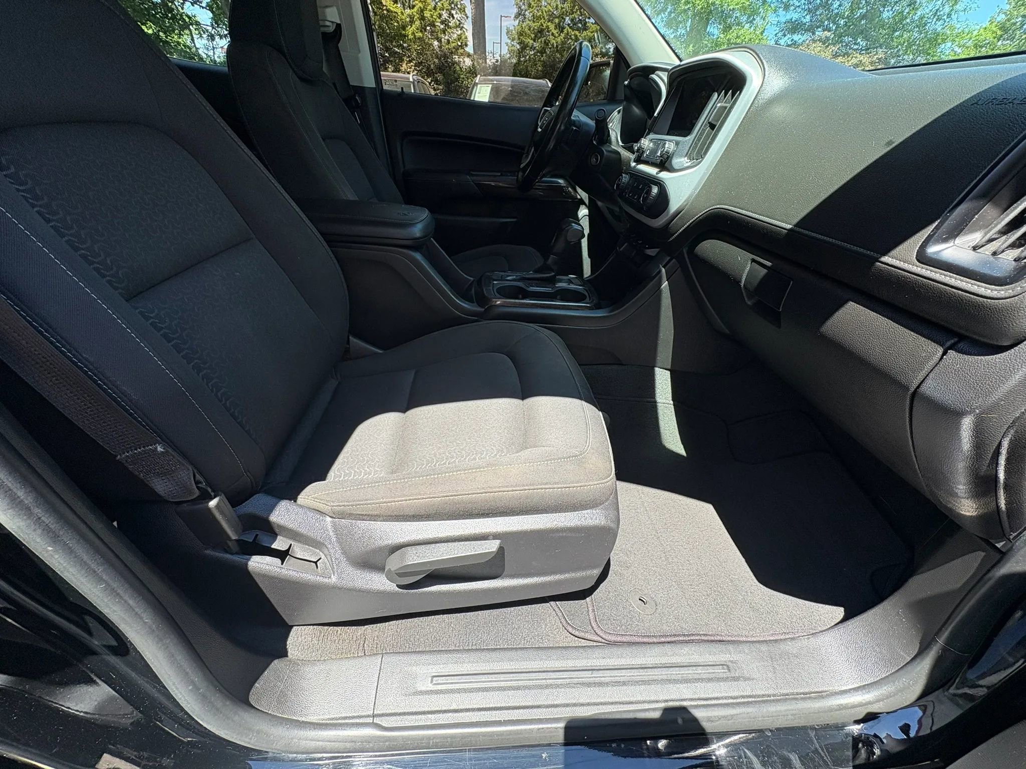 Used 2019 GMC Canyon SLE AWD/4WD image 9