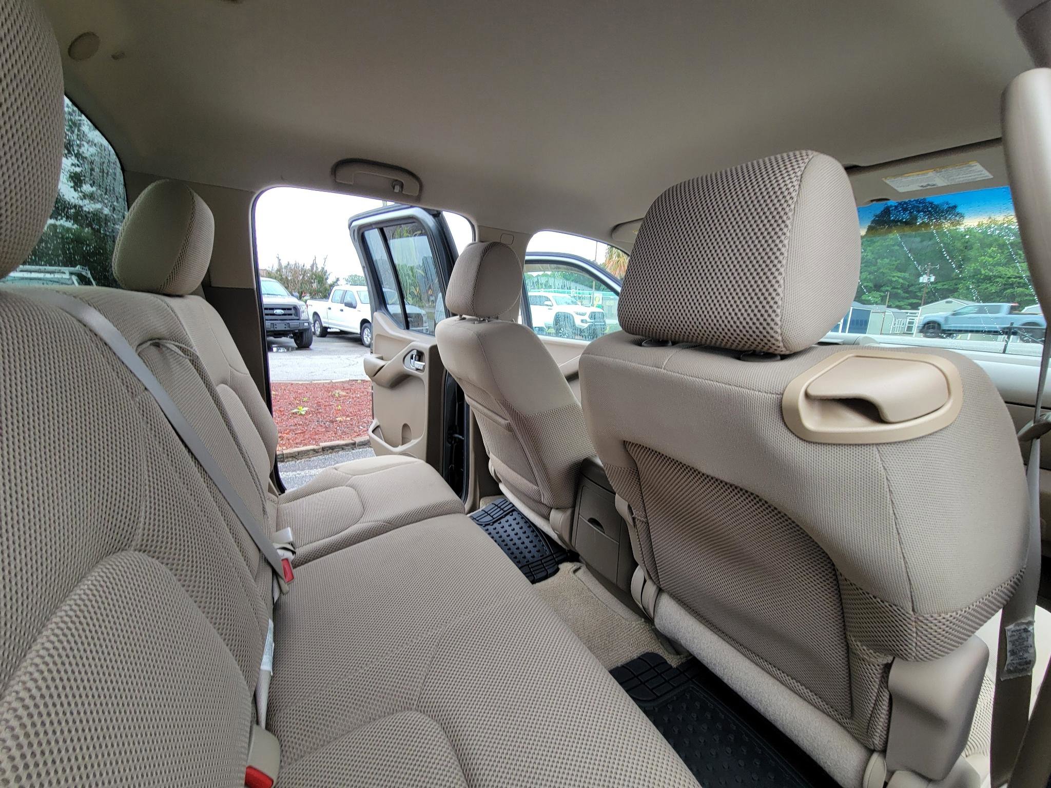Used 2007 Nissan Frontier SE w/ SE Value Truck Pkg AWD/4WD image 40