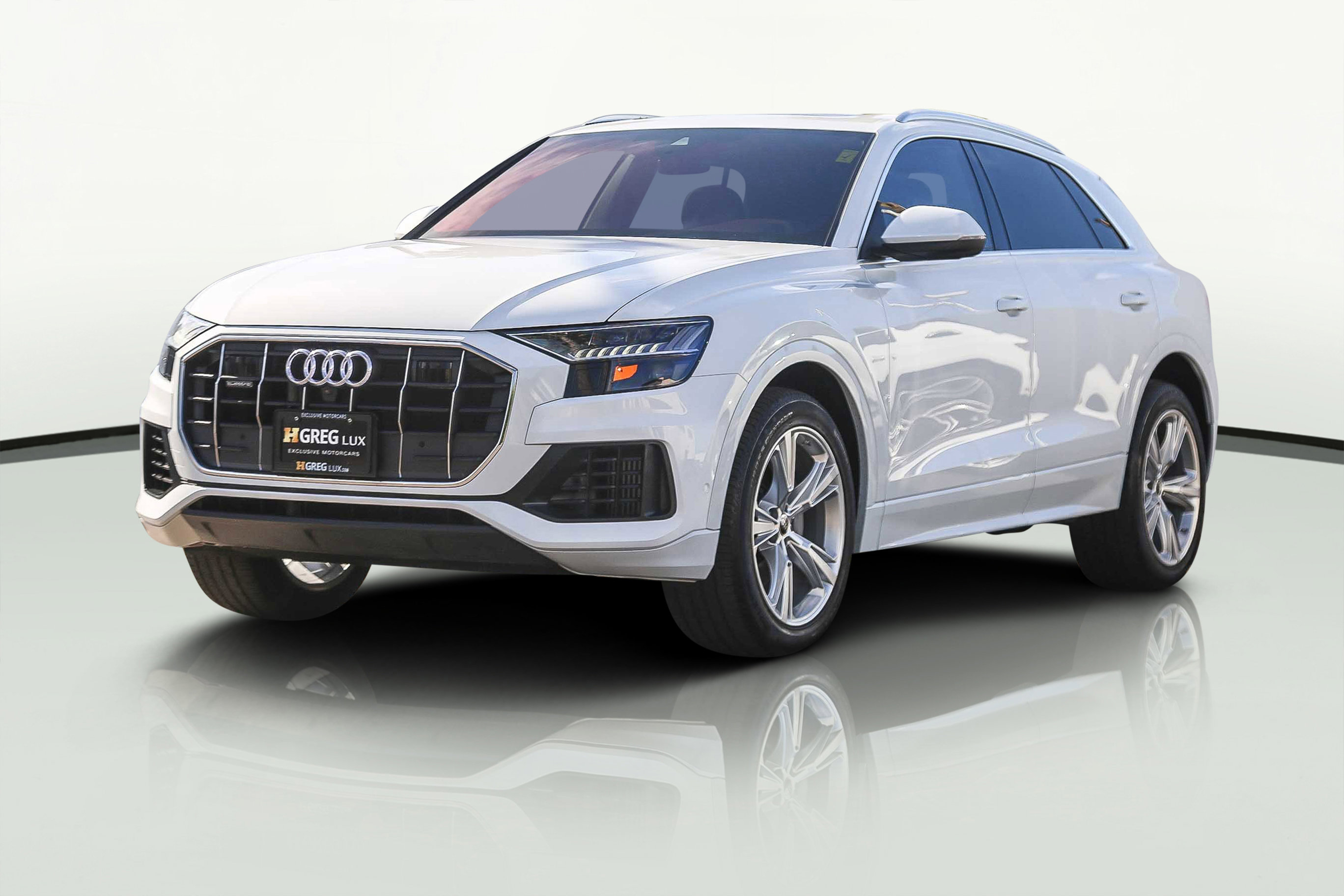 Used 2023 Audi Q8 Premium image 3