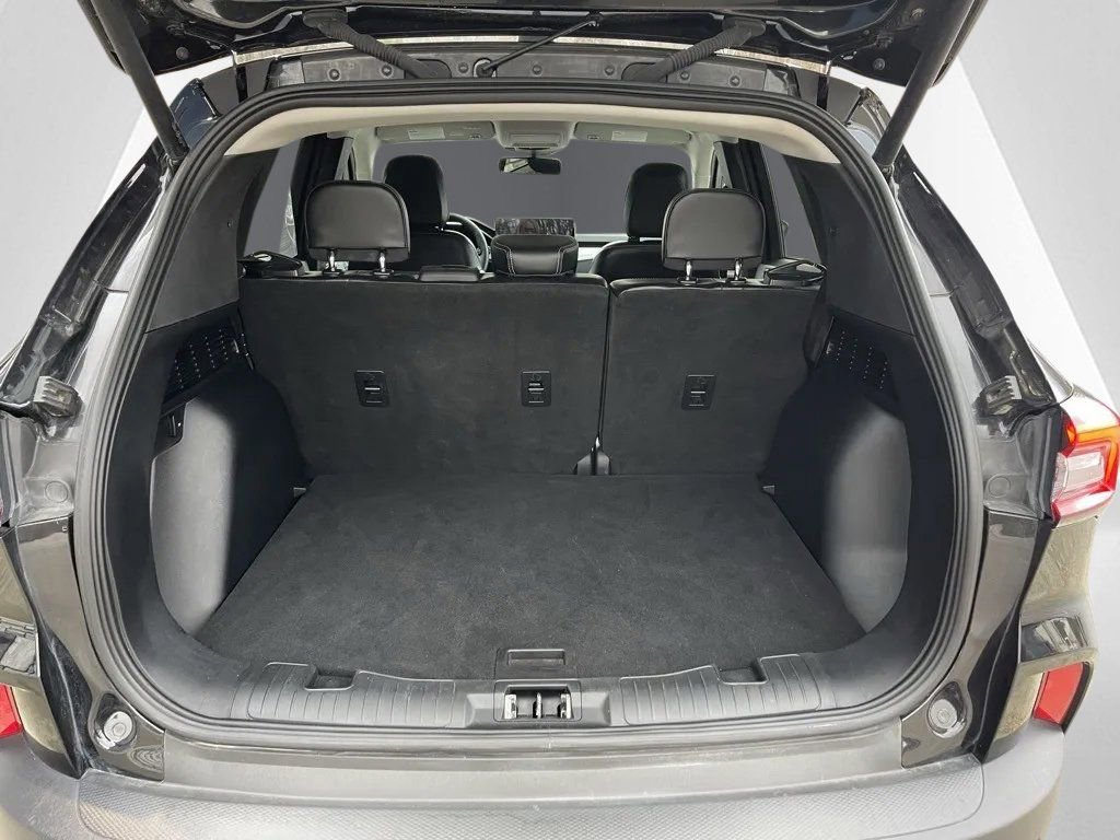 Used 2024 Ford Escape Platinum image 8