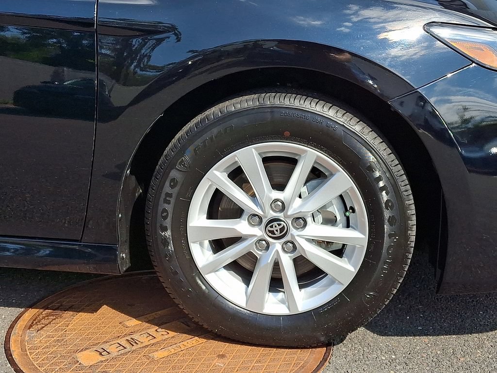 Used 2026 Toyota Camry LE FWD image 8